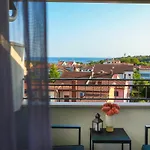 Blue Sky Apartment